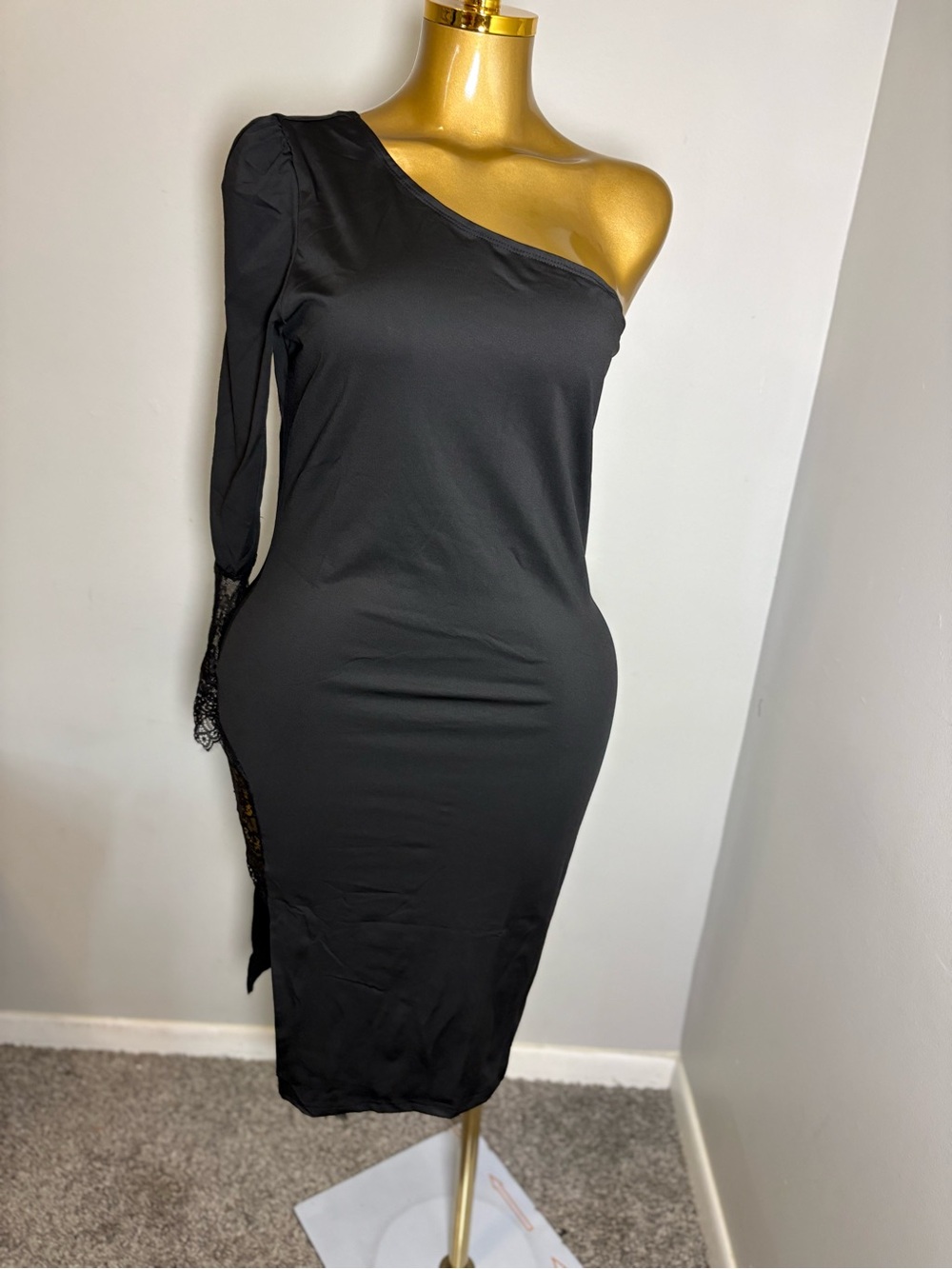 One-Shoulder Black Bodycon Dress with Lace Detail